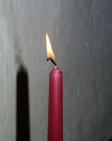 384px-Candle_shadow.jpg